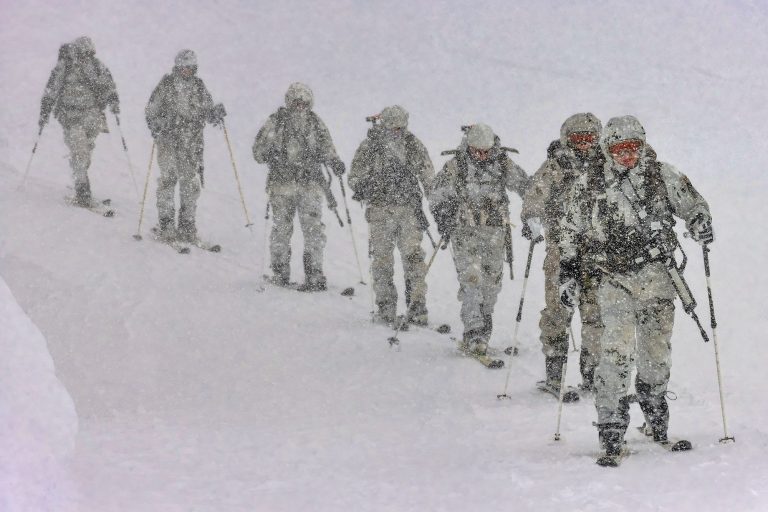 Auch bei Schneefall auf Patrouille