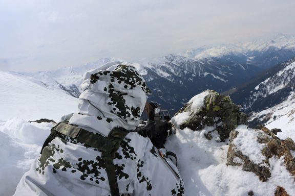 In einer Stellung im Hochgebirge